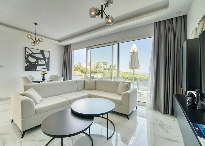 Sunset Poseidon By Carrington * קיירניה